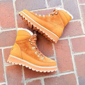 Roxy Tan Winter Boots with White Trim